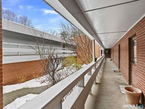 Building Photo - 92 Wilton Crest Rd