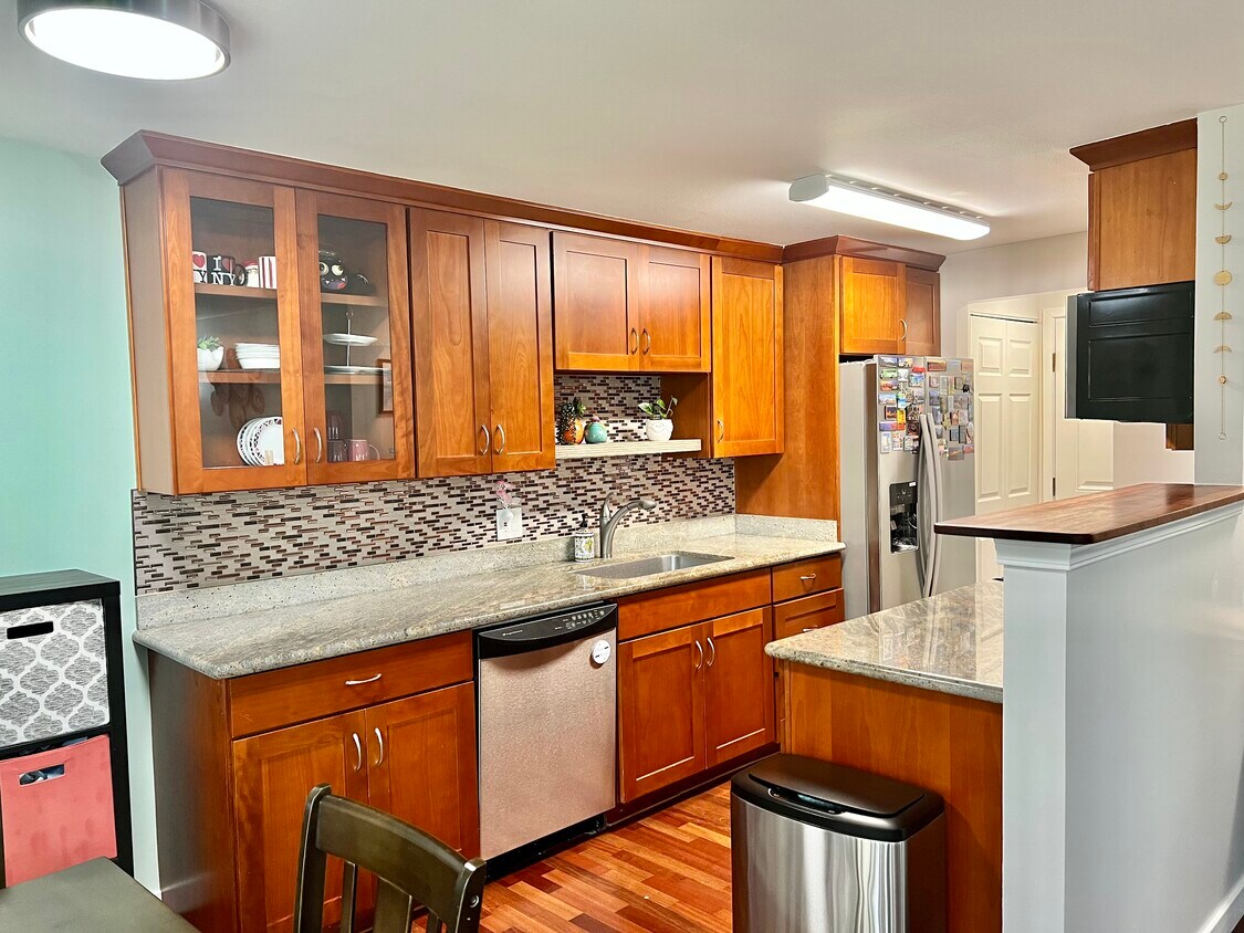 12522 NE 117th Plz Unit D1, Kirkland, WA 98034 Condo for Rent in Kirkland, WA