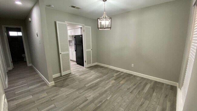 Foto del edificio - 1200-1202 N OConner Road