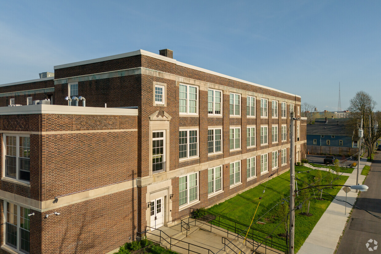 57 Howard St - 75 Apartments