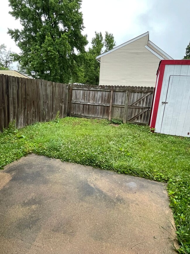 Foto del edificio - Available Now! 2 Bed, 1.5 Bath Townhome | ...