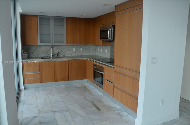 Foto del edificio - 2627 S Bayshore Dr