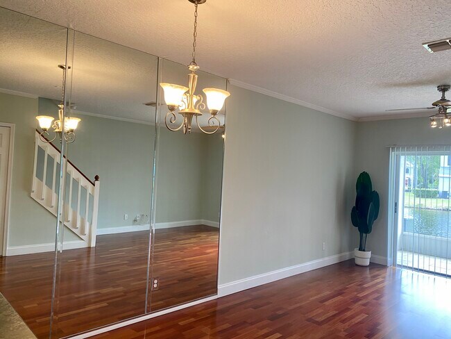 Foto del edificio - 216 Countryside Key Blvd