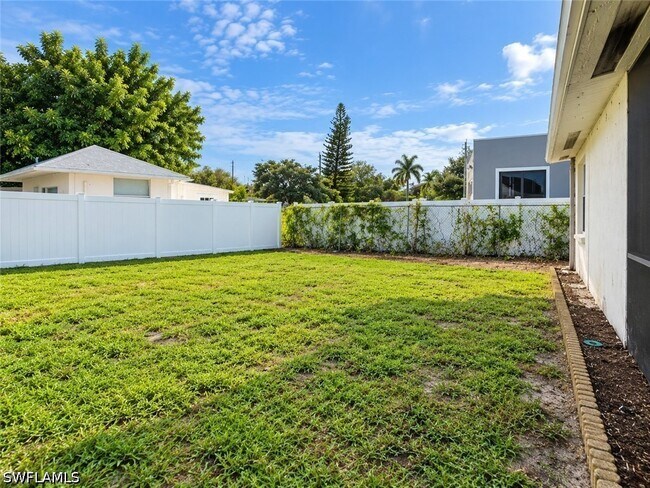 Foto del edificio - 1294 Highlands Dr
