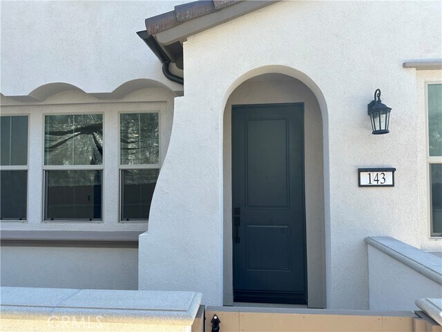 Foto del edificio - 665 E Foothill Blvd