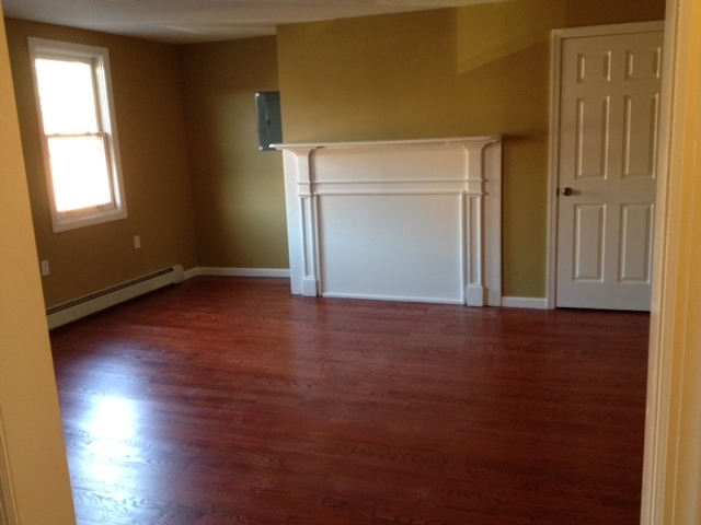 Living Room - 83 Ann St