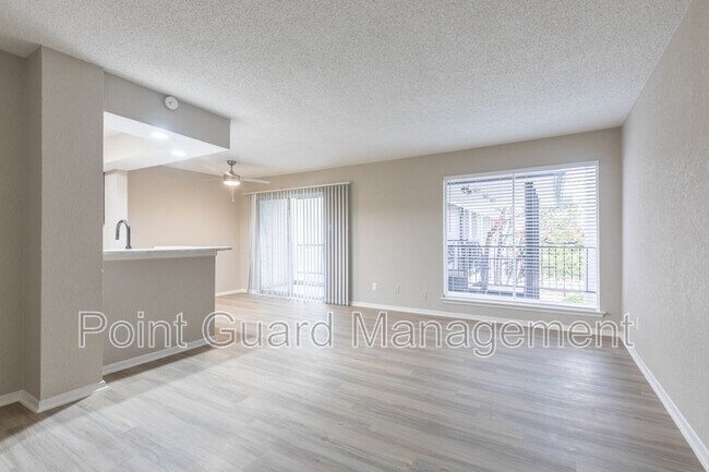 Foto del edificio - 2220 Ridgmar Plz