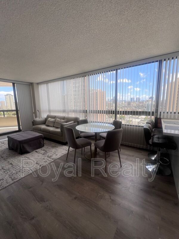 Building Photo - 2499 Kapiolani Blvd