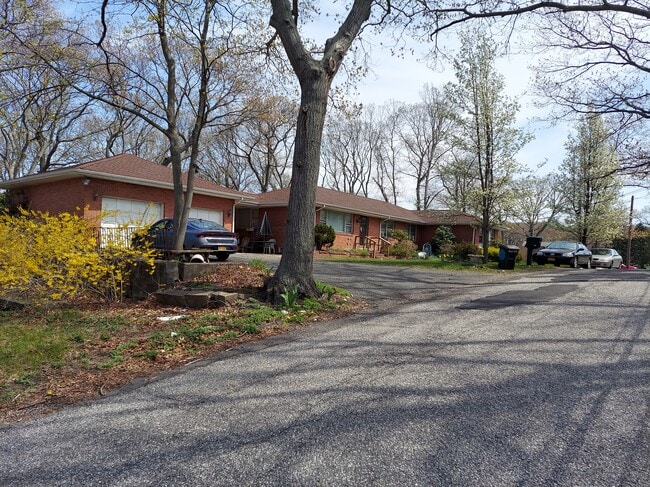Building Photo - 43 Syosset Rd
