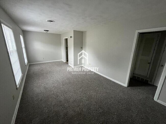 Foto del edificio - 3763 Brompton Rd