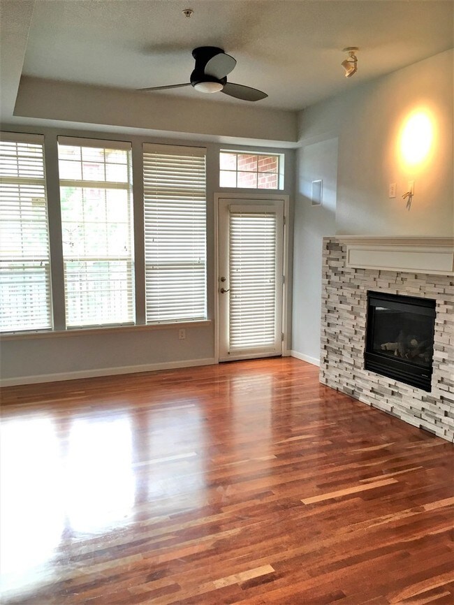 Building Photo - Beautiful Home in Englewood