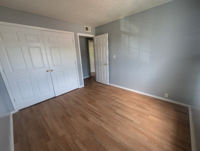 Building Photo - 14 N Ritchie Ave