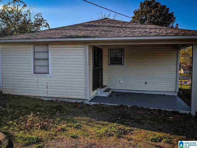 Building Photo - 2127 Exeter Ave