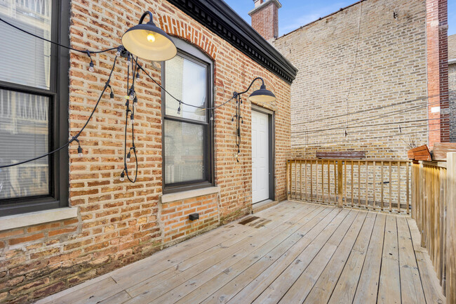 Building Photo - 2735 W Potomac Ave
