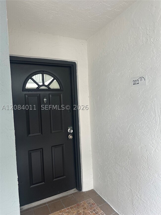 Foto del edificio - 6272 NW 186th St