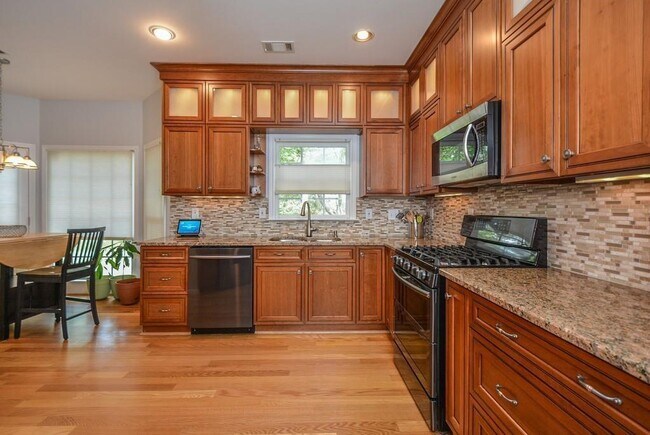 Foto del edificio - 212 Ivy Glen Cir