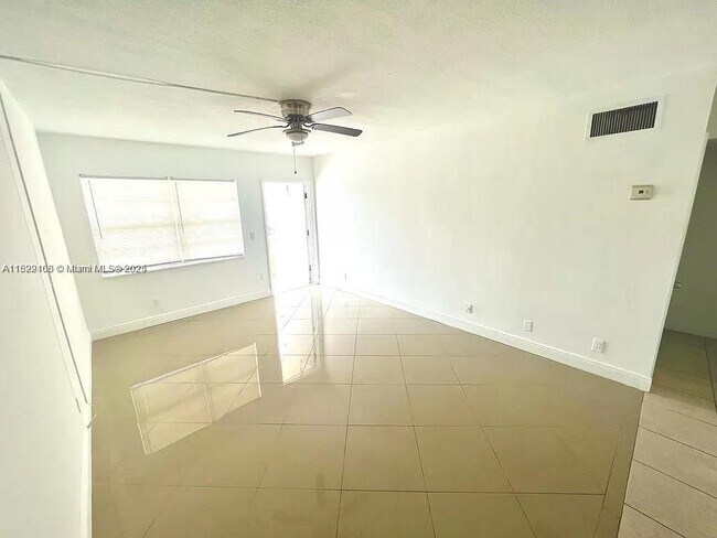 Foto del edificio - 281 NE 40th St