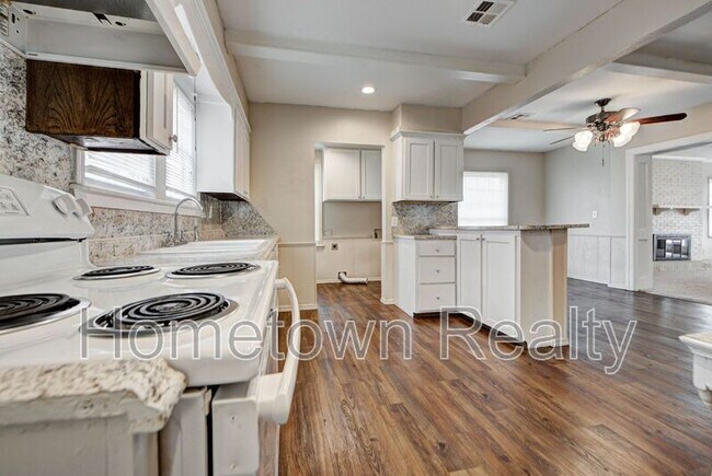 Building Photo - 924 N Broad St