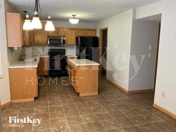 Foto del edificio - 486 Northwoods Dr