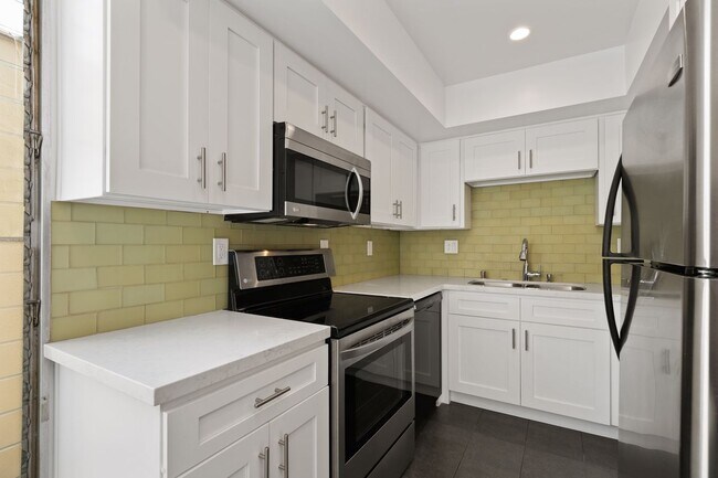 Building Photo - 10633 Kinnard Ave