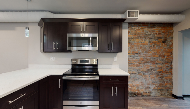 Building Photo - 1819 E Carson St