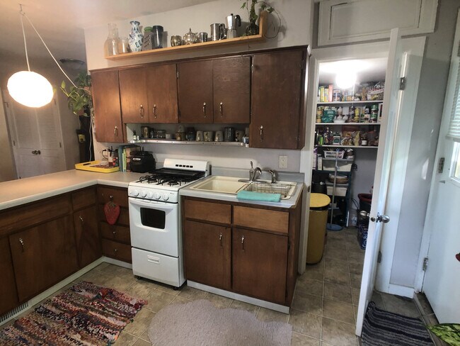 Foto del edificio - 1817 Spohn Ave