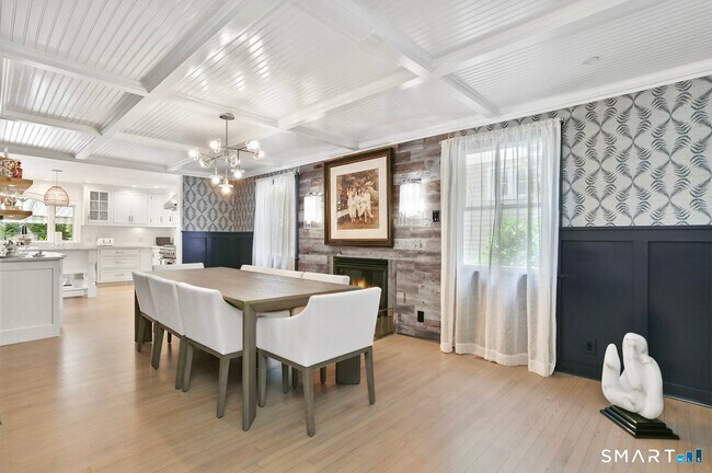 Foto del edificio - 672 Rowland Rd