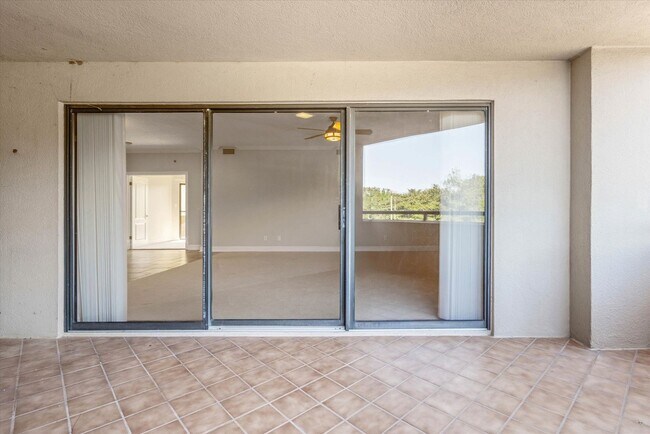 Foto del edificio - GREAT COMMUTE & AMENITIES