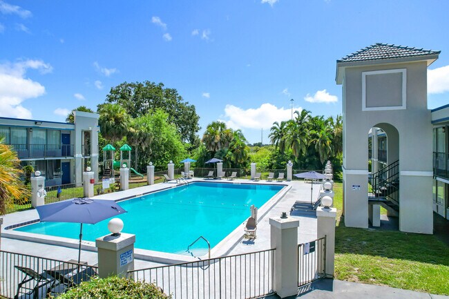 Foto del edificio - 4645 N Socrum Loop Rd