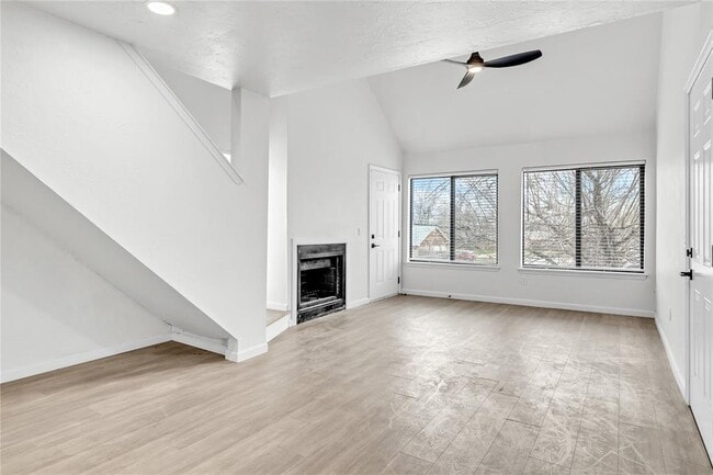 Foto del edificio - 11560 N May Ave
