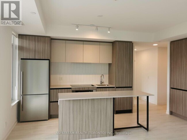 Building Photo - 8 Beverley Glen Blvd