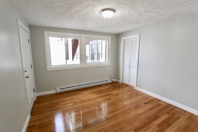 Foto del edificio - 94 E Cottage St