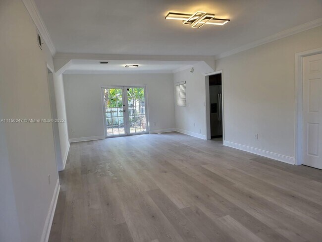Building Photo - 2330 SW 31st Ave
