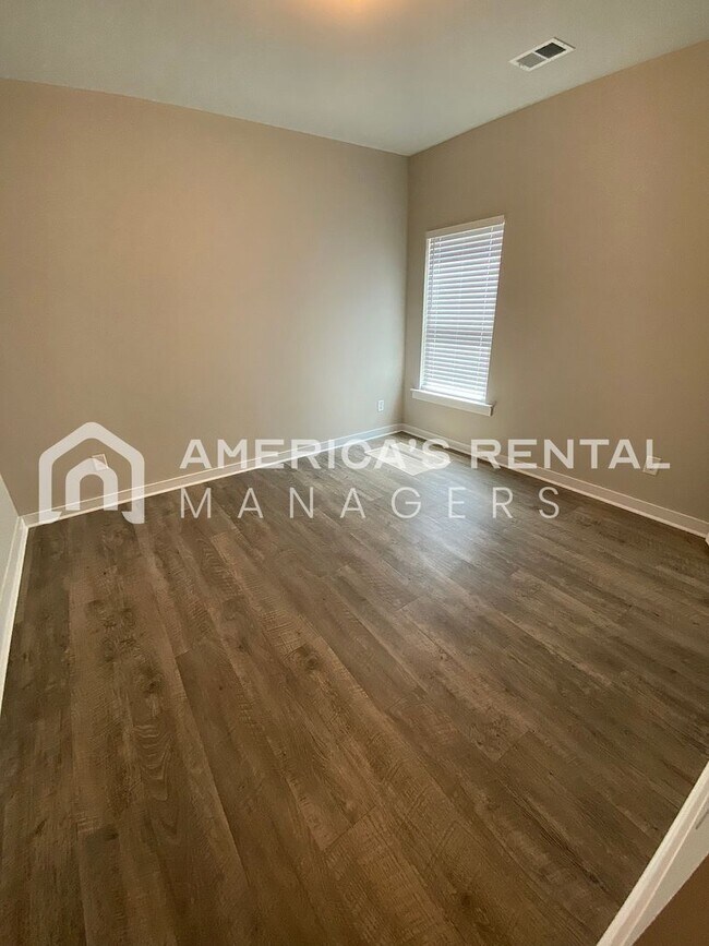 Building Photo - Home for Rent in Jasper, AL!! Available to...