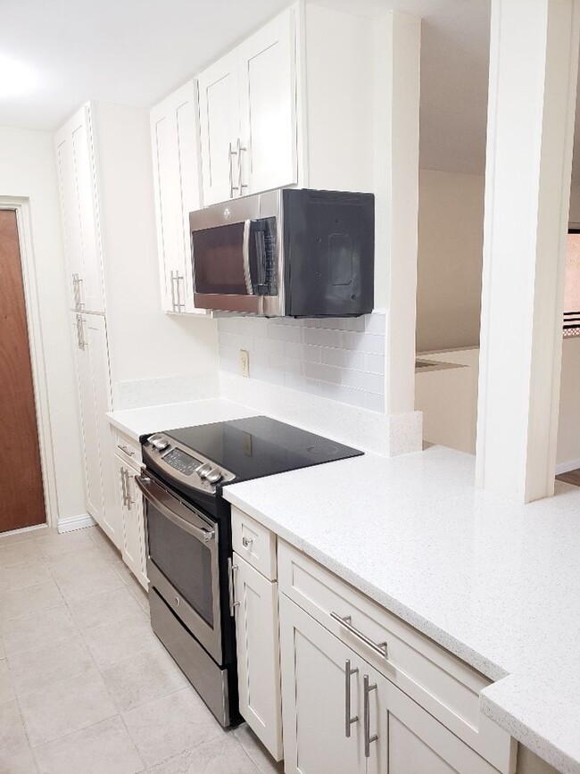 Building Photo - 2512