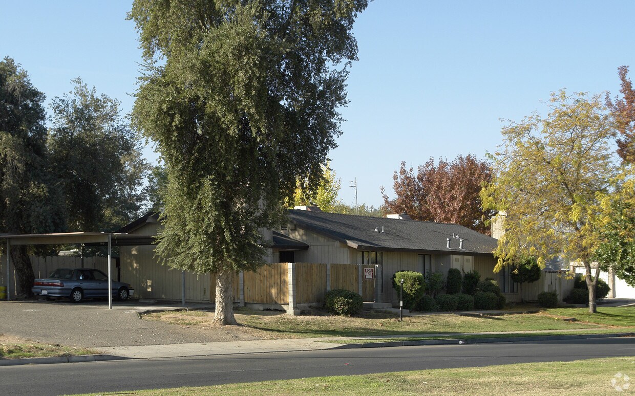 Primary Photo - 4573-4575 N Emerson Ave