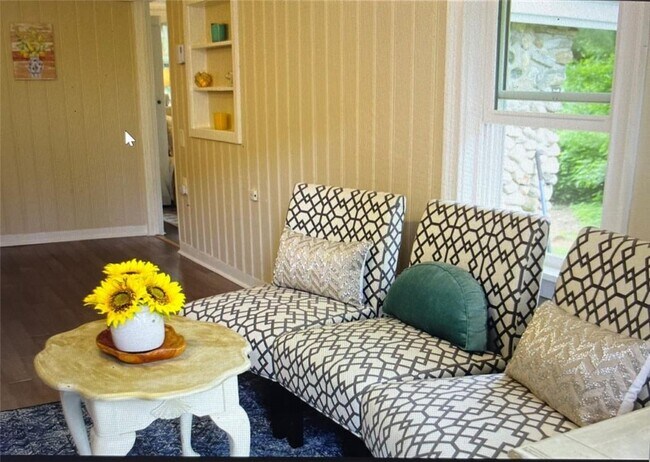 Living room - 16 Thornbush Rd