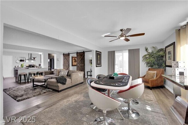 Foto del edificio - A Must See!! 5 bedroom 3.5 Bathroom home i...