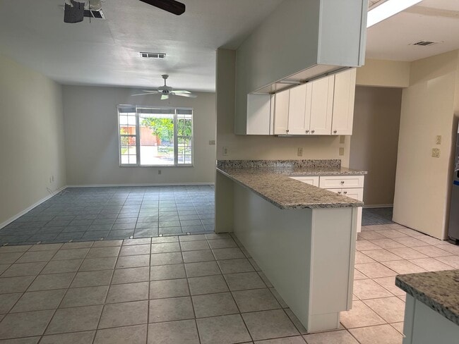 Foto del edificio - Home for Rent 3/2 possible 4th bedroom oversized screened in back patio