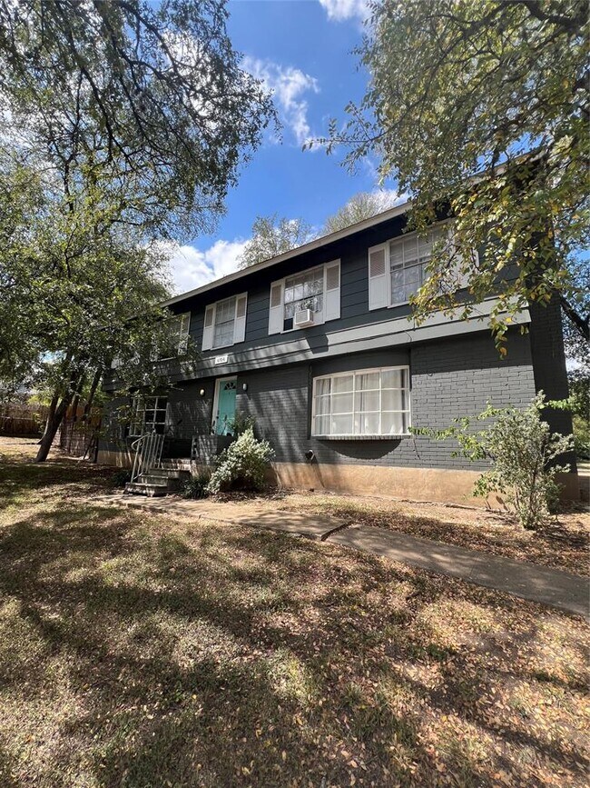 Building Photo - 6104 Walnut Hills Dr