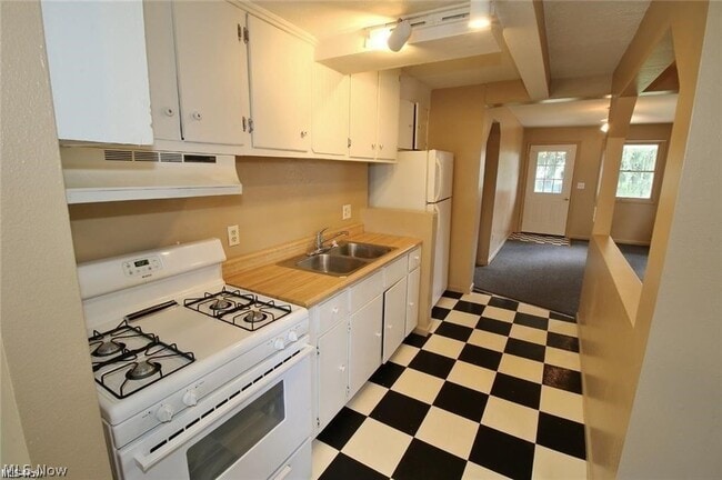 Building Photo - 39 W 2nd St