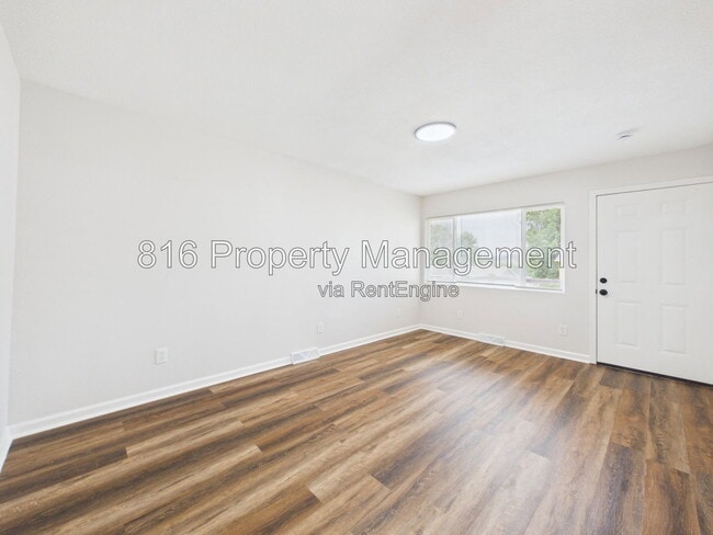 Building Photo - 9109 E 44th St