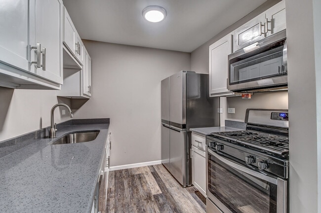 1x1 Kitchen Full - Park West