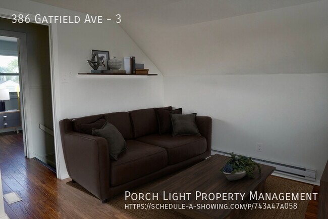 Photo du bâtiment - Renovated 1 Bedroom Loft - Lots of Natural Light - Brand New Upgrades