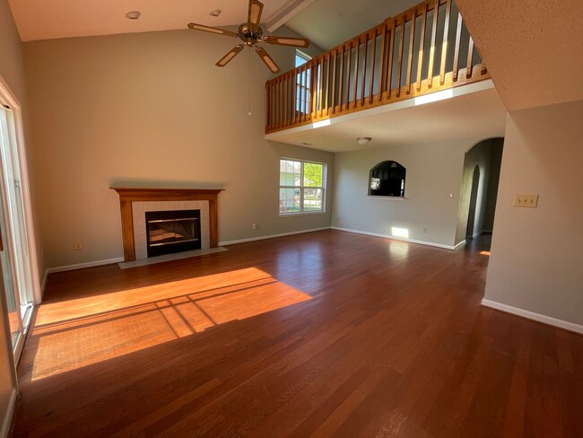 Building Photo - Spacious 3 bed 2.5 bath in Indy!