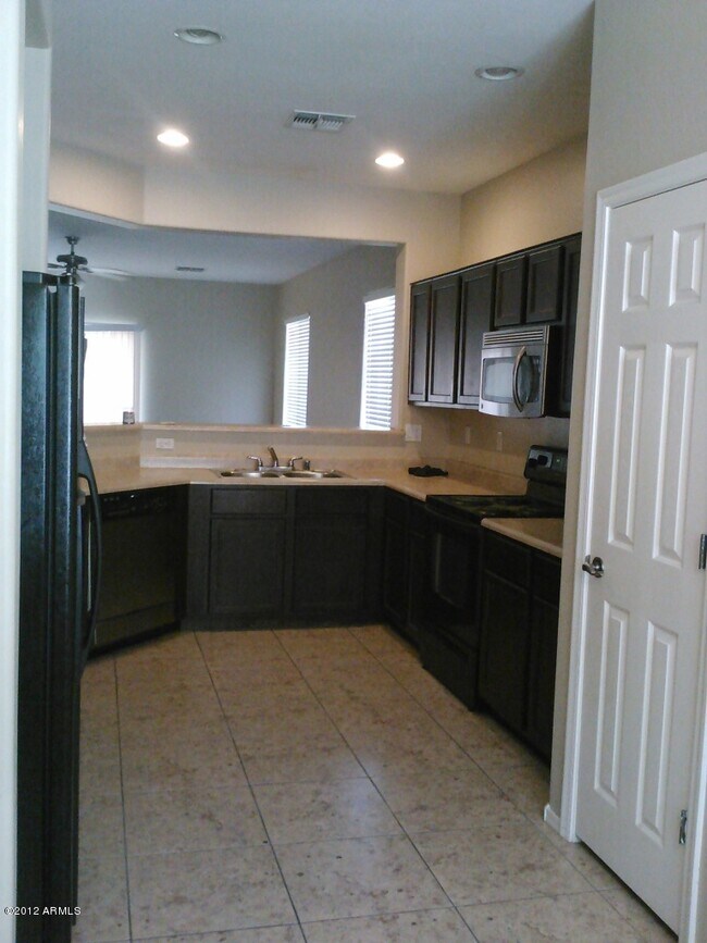 Foto del edificio - 7413 W Florence Ave