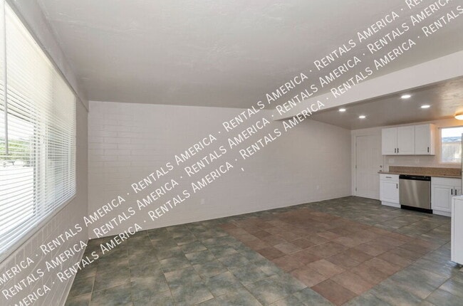 Building Photo - 3054 N Sparkman Blvd