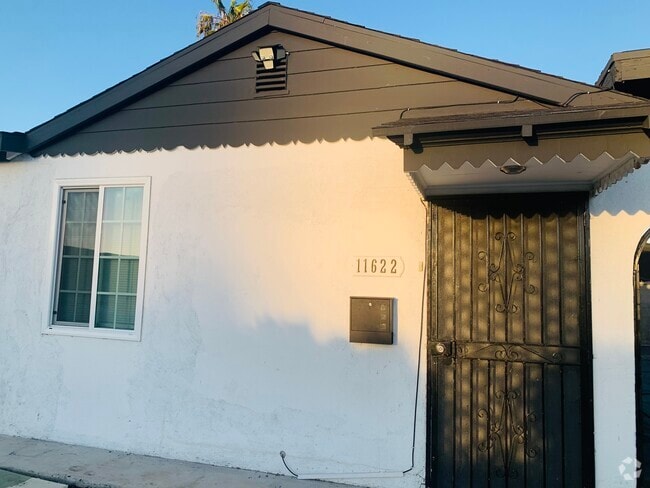 Building Photo - 11622 S Hoover St