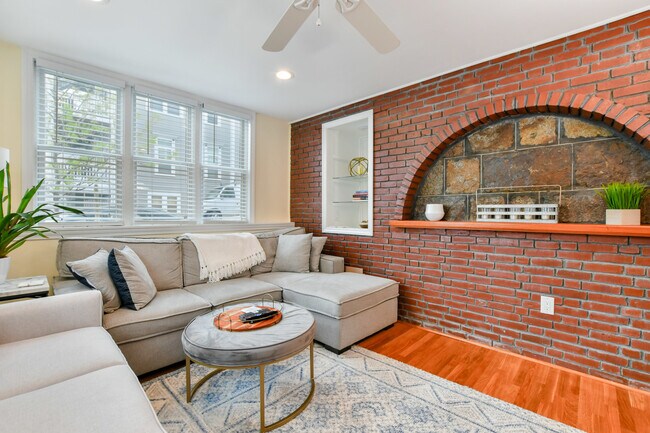 Building Photo - 84 G St