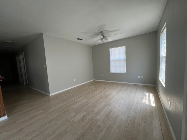 Building Photo - 428 1st St